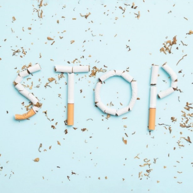 Cigarettes formant le mot STOP