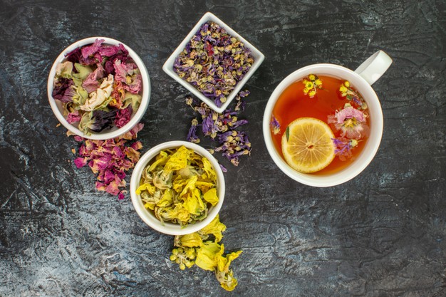 Tisane et fleurs séchées