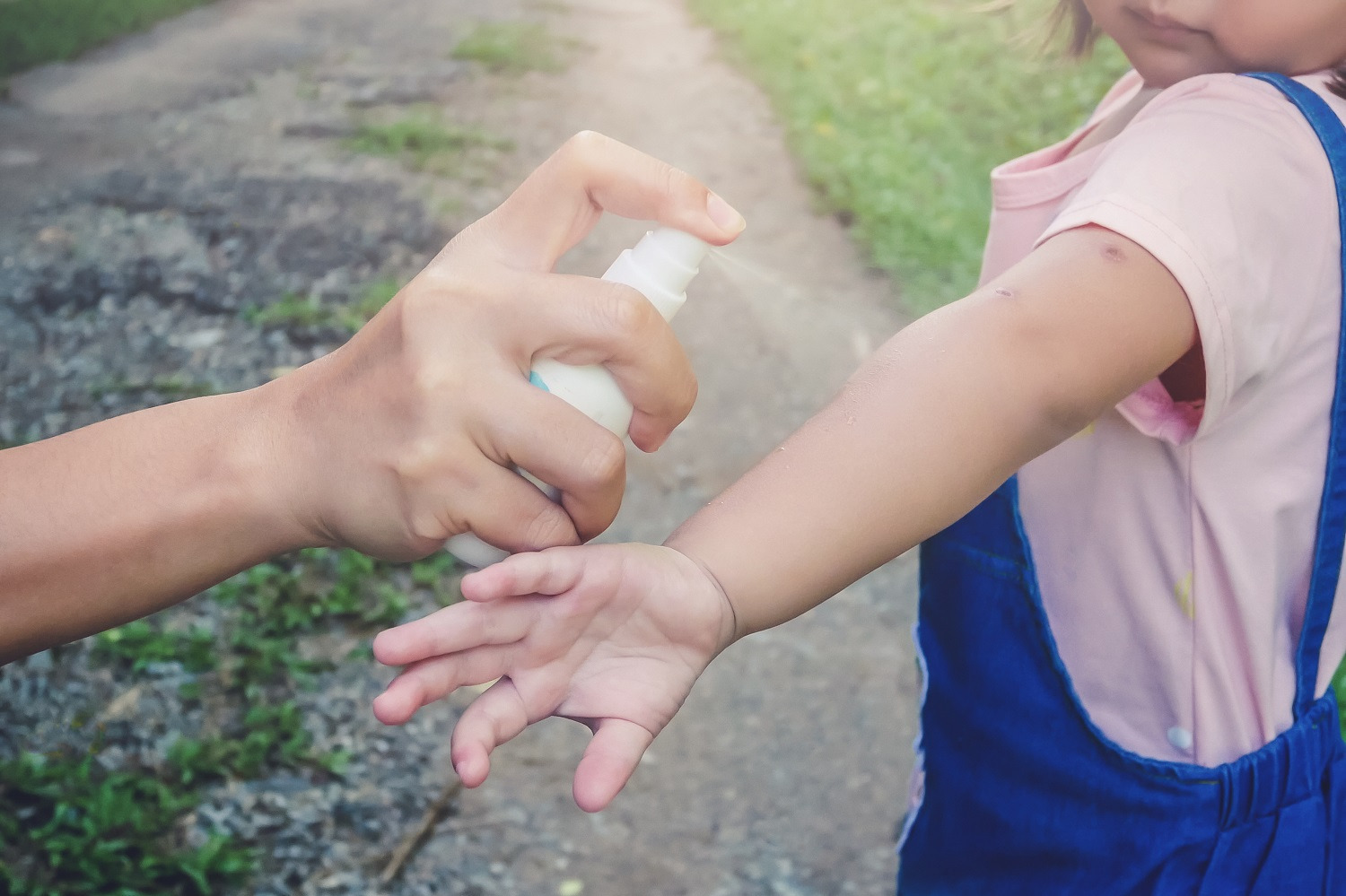 Protégez votre enfant contre les piqûres de moustiques : Un rituel pour des journées et des nuits paisibles